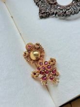 Load image into Gallery viewer, Vintage style pendant in silver 925 and gold polish
