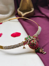 Load image into Gallery viewer, Statement vintage style pearl hasli
