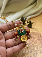 Load image into Gallery viewer, Vintage style pendant with pearl chain
