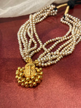 Load image into Gallery viewer, Statement vintage style pearl bunch with nagru
