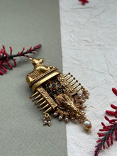 Load image into Gallery viewer, Vintage style statement pendant
