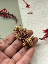 Load image into Gallery viewer, Gold polished, vintage style pendant in silver 925
