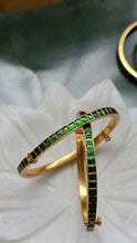 Load image into Gallery viewer, Emerald green  kundan openable kundan stone bangle
