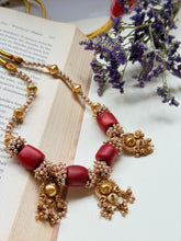 Load image into Gallery viewer, Pearl necklace handcrafted in silver 92.5 and gold polish
