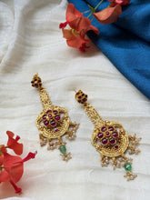 Load image into Gallery viewer, Vintage style statement earrings
