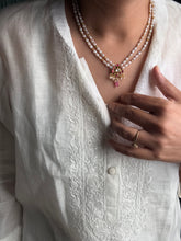 Load image into Gallery viewer, Pearl bunch necklace
