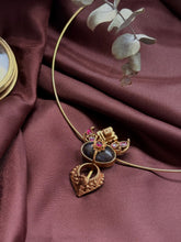 Load image into Gallery viewer, Vintage statement pendant with hasli
