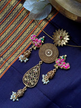 Load image into Gallery viewer, Statement vintage 925gold polish hasli with pendant-13
