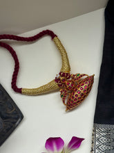 Load image into Gallery viewer, Kundan choker with thread work

