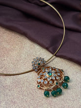 Load image into Gallery viewer, Vintage style pendant with cut stones
