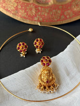 Load image into Gallery viewer, Vintage nagru pendant with earrings
