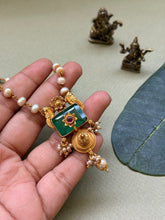 Load image into Gallery viewer, Vintage style pendant with pearl chain
