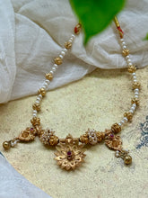 Load image into Gallery viewer, Pearl necklace
