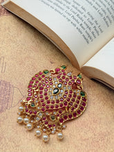 Load image into Gallery viewer, Vintage style statement pendant with cut stones
