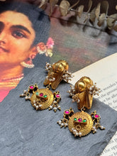 Load image into Gallery viewer, Kundan work earrings in gold polish
