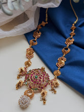 Load image into Gallery viewer, Vintage style necklace
