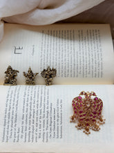 Load image into Gallery viewer, Vintage style pendant in silver 925 and gold polish
