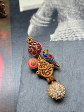 Load image into Gallery viewer, Vintage style statement pendant
