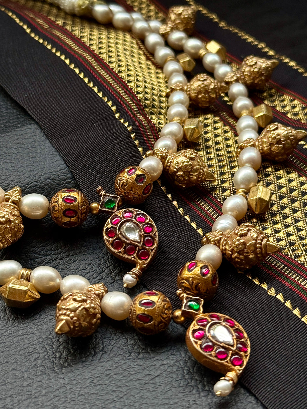 Statement vintage style pearl necklace