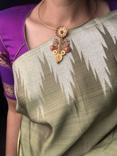 Load image into Gallery viewer, Vintage statement pendant with hasli
