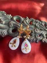 Load image into Gallery viewer, Silver 92.5 gold polish inlay work earrings
