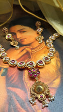 Load image into Gallery viewer, Statement vintage style kundan necklace set
