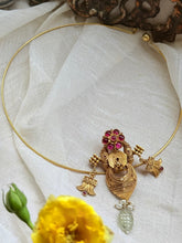 Load image into Gallery viewer, Statement vintage 925 gold polish pendant
