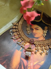 Load image into Gallery viewer, Statement vintage style kundan necklace set
