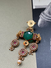 Load image into Gallery viewer, Gold polished, vintage style pendant in silver 925
