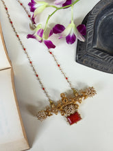 Load image into Gallery viewer, Statement vintage style coral pendant neckchain
