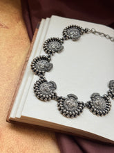 Load image into Gallery viewer, Nagru necklace set in oxidised silver 925
