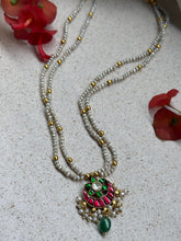 Load image into Gallery viewer, Pearl bunch necklace
