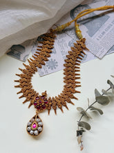 Load image into Gallery viewer, Statement vintage style necklace
