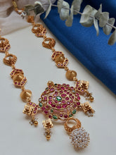Load image into Gallery viewer, Vintage style necklace
