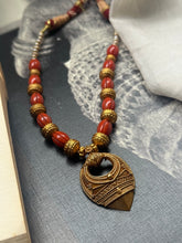 Load image into Gallery viewer, Coral necklace in silver 925 and gold polish
