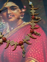 Load image into Gallery viewer, Vintage style statement necklace in silver 925
