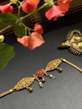 Load image into Gallery viewer, Statement vintage style choker necklace
