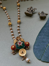 Load image into Gallery viewer, Vintage style pendant with pearl chain
