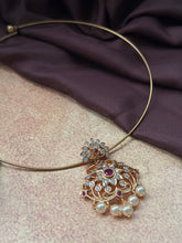 Load image into Gallery viewer, Vintage style pendant with cut stones
