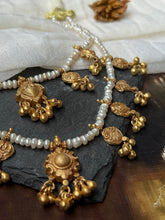 Load image into Gallery viewer, Layered pearl necklace

