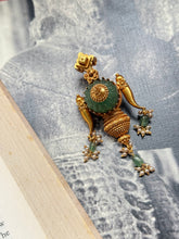 Load image into Gallery viewer, Vintage style statement pendant
