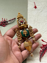 Load image into Gallery viewer, Gold polished, vintage style pendant in silver 925
