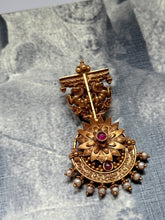 Load image into Gallery viewer, Vintage style statement pendant
