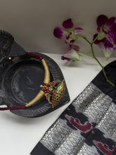 Load image into Gallery viewer, Kundan choker with thread work
