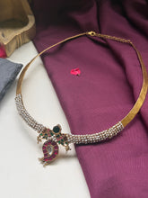 Load image into Gallery viewer, Statement vintage style pearl hasli
