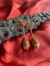 Load image into Gallery viewer, Statement Silver 92.5 gold polish bird kundan studs
