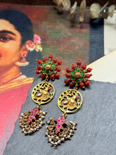 Load image into Gallery viewer, Vintage earrings in gold polish
