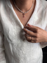 Load image into Gallery viewer, Pearl bunch necklace
