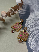 Load image into Gallery viewer, Gold polish kundan earrings in silver 925
