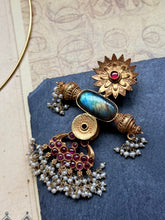 Load image into Gallery viewer, Vintage style pendant in silver 925 and gold polish
